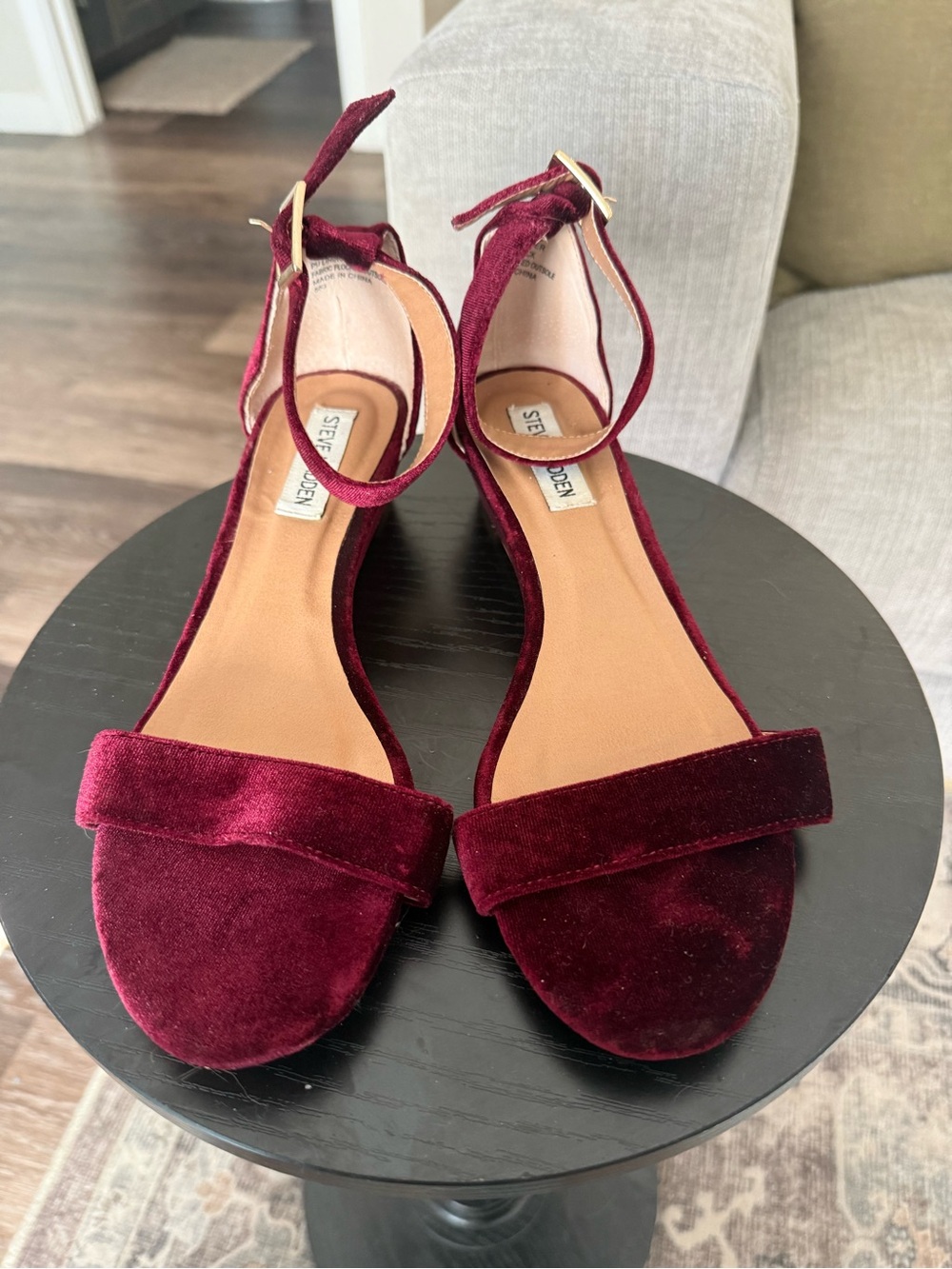 Steve Madden Margie Sandal Velvet Ankle-Strap in Burgundy SZ 8.5